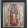 Cuadro para pared con Virgen de Guadalupe, de medidas 29x34 cm. color café oscuro.